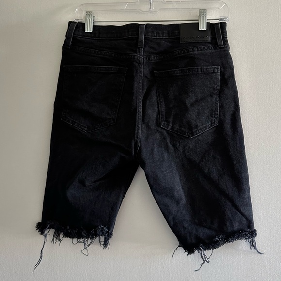 Aritzia Denim Forum Black Button Fly ‘The Yoko Bermuda Short’ size 28 EUC - Picture 5 of 11
